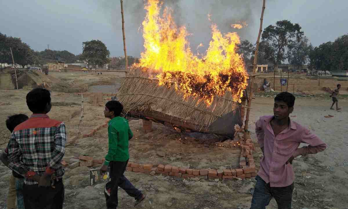 violence in soyepur village of varanasi three constable injured