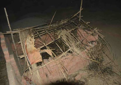 Fire in fifteen hut due to land dispute in varanasi