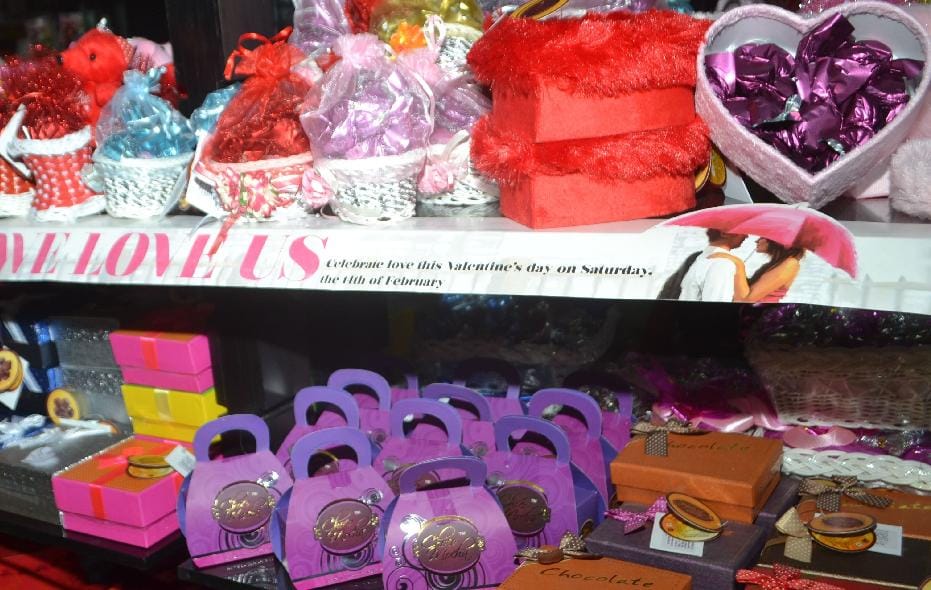 many design of chocolates available in the market of agra