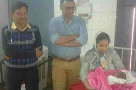 varanasi based auto driver set an  example of humanity