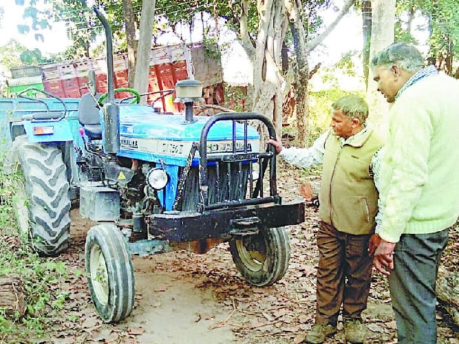 यमुना से ट्रैक्टर जब्त, आपस में भिड़ गए हिमाचल-उत्तराखंड के खननकारी