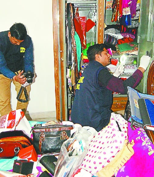 devpuri me salesman ke ghar laakho ki chori