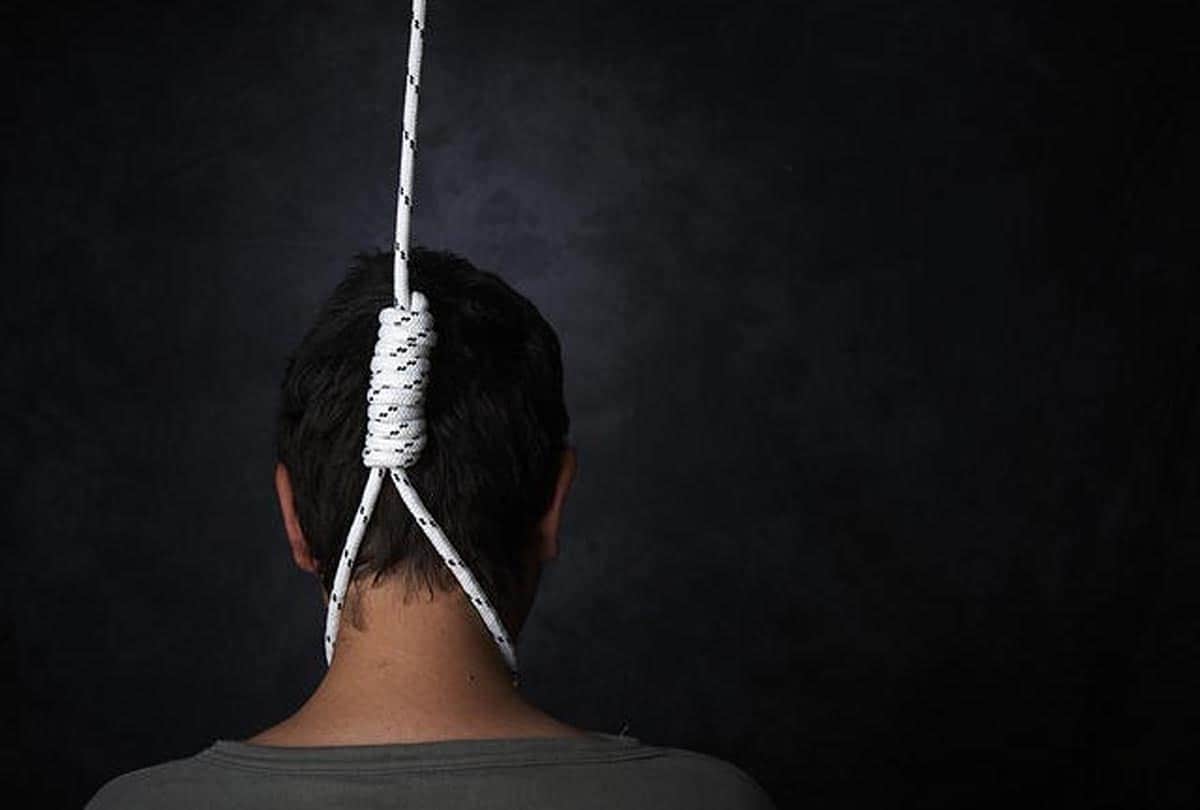 Student of class 9th committed suicide