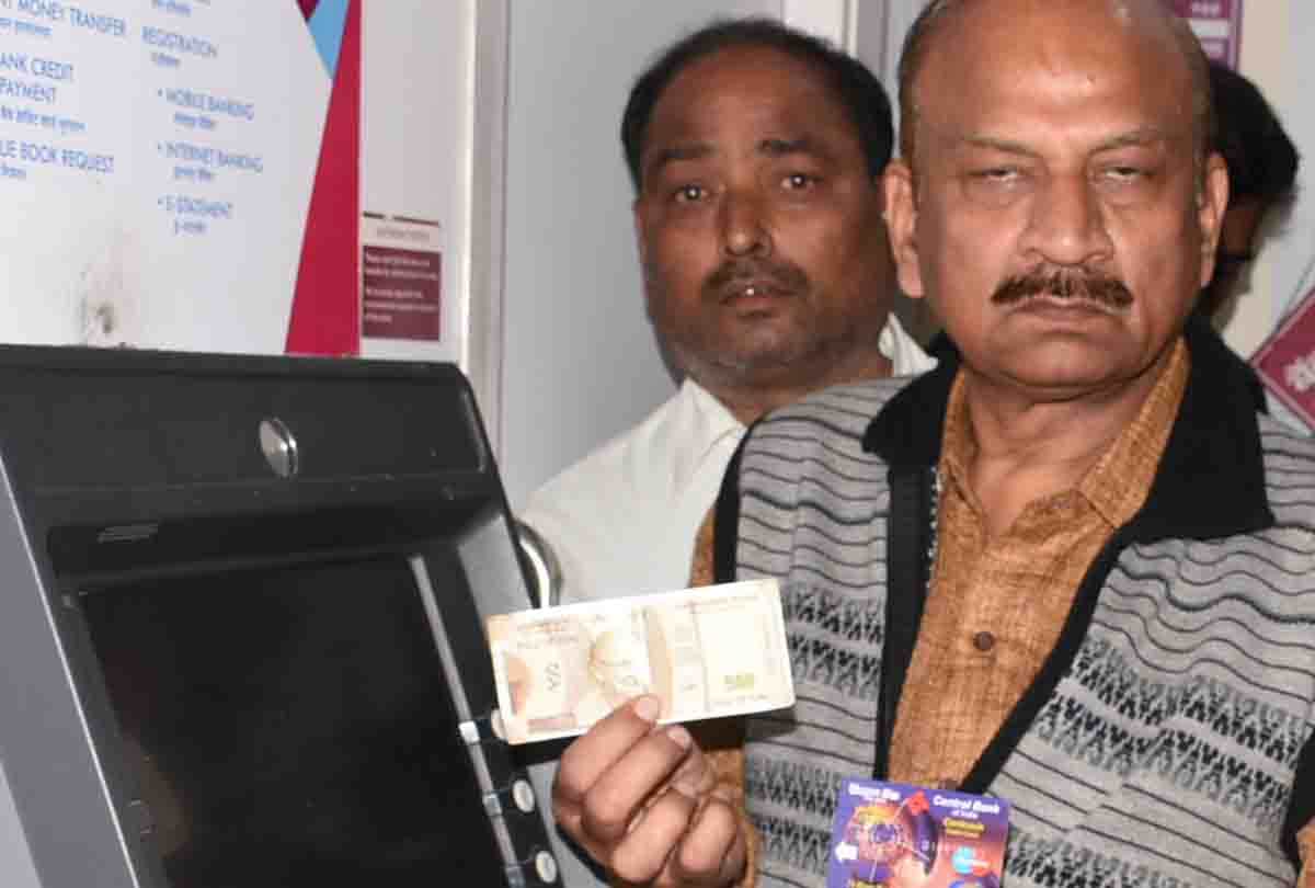 fake rs 500 notes dispensed by atm machine in kanpur