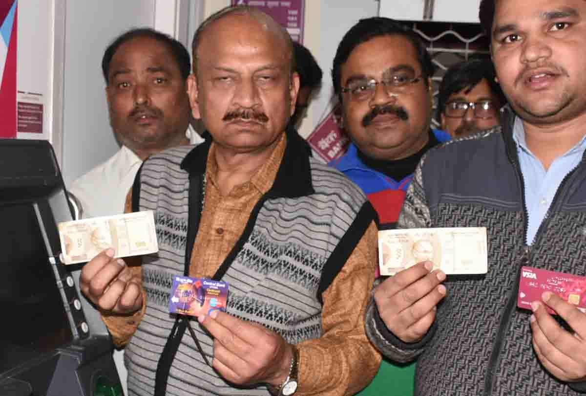fake rs 500 notes dispensed by atm machine in kanpur