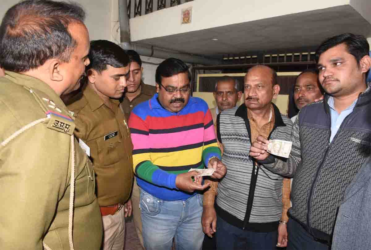 fake rs 500 notes dispensed by atm machine in kanpur