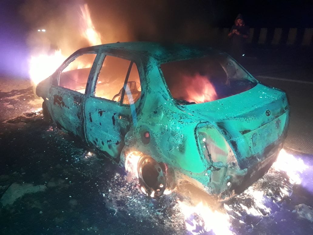 Mathura car caught fire on yamuna expressway