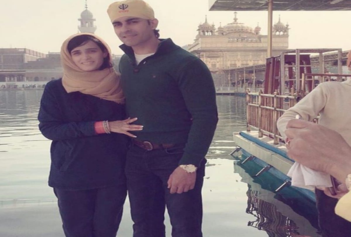 after marriage Gautam Rode Pankhuri Awasthy reach Golden Temple