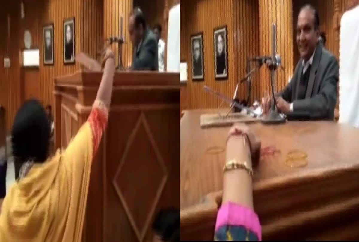 congress female councillor gave bangles to mayor for not doing development in her area 