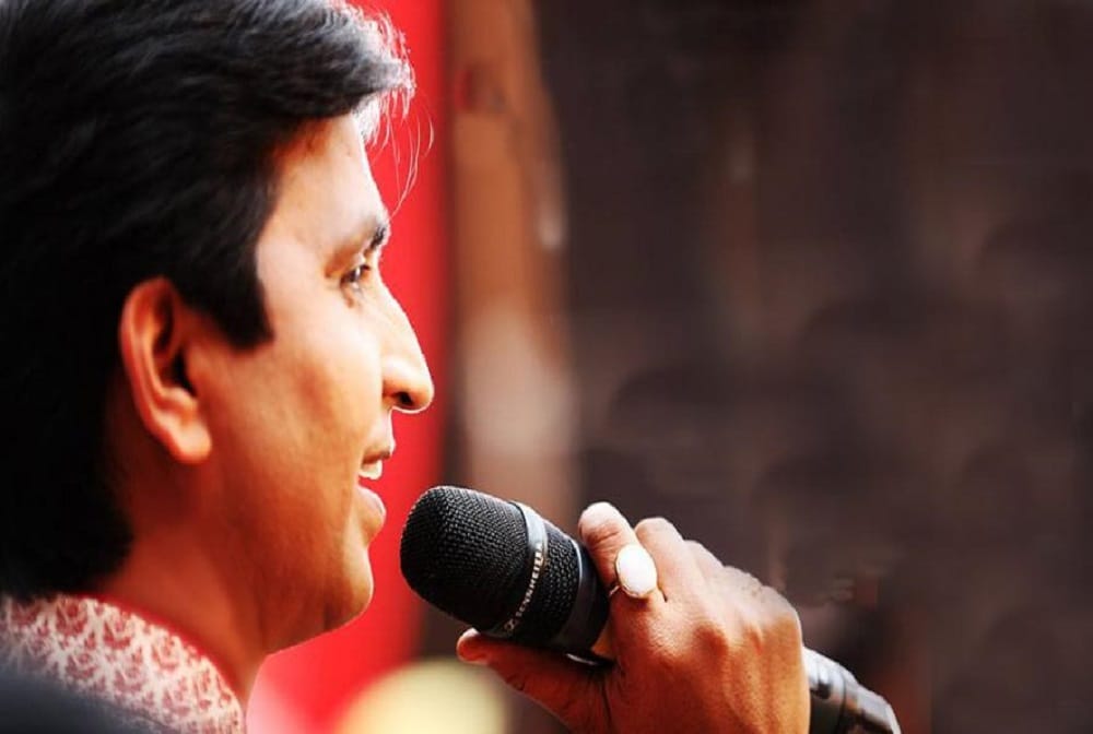 kumar vishwas gave funny reply to a user who asked if kumar vishvas is joining rjd