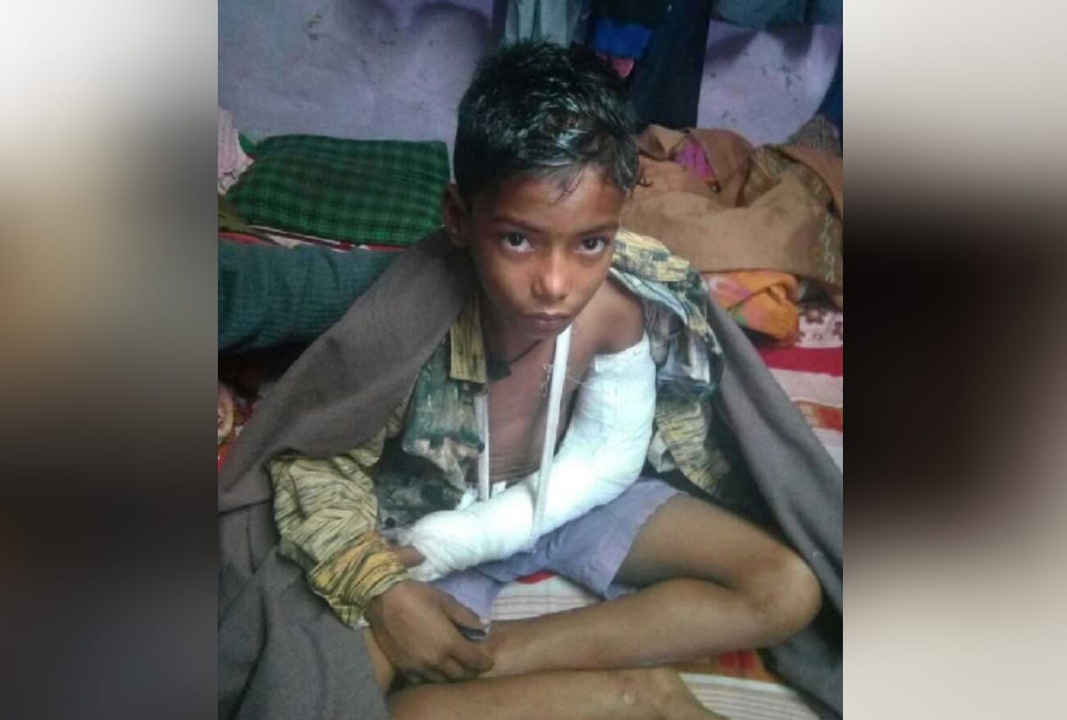man cut a child hand
