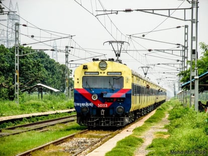 Memu Special Train: वाराणसी से वाया अयोध्या लखनऊ तक मेमू स्पेशल ट्रेन शुरू, 20 अप्रैल तक रोजाना होगा संचालन MEMU special train starts, will run from Varanasi via Ayodhya to Lucknow.