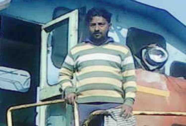 bihar labourer saved life of many people, goods train engine runs without driver