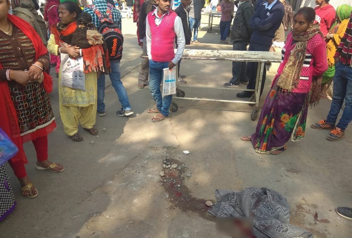 on not having aadhaar gurugram civic hospital send pregnant lady back, she deliver baby on road