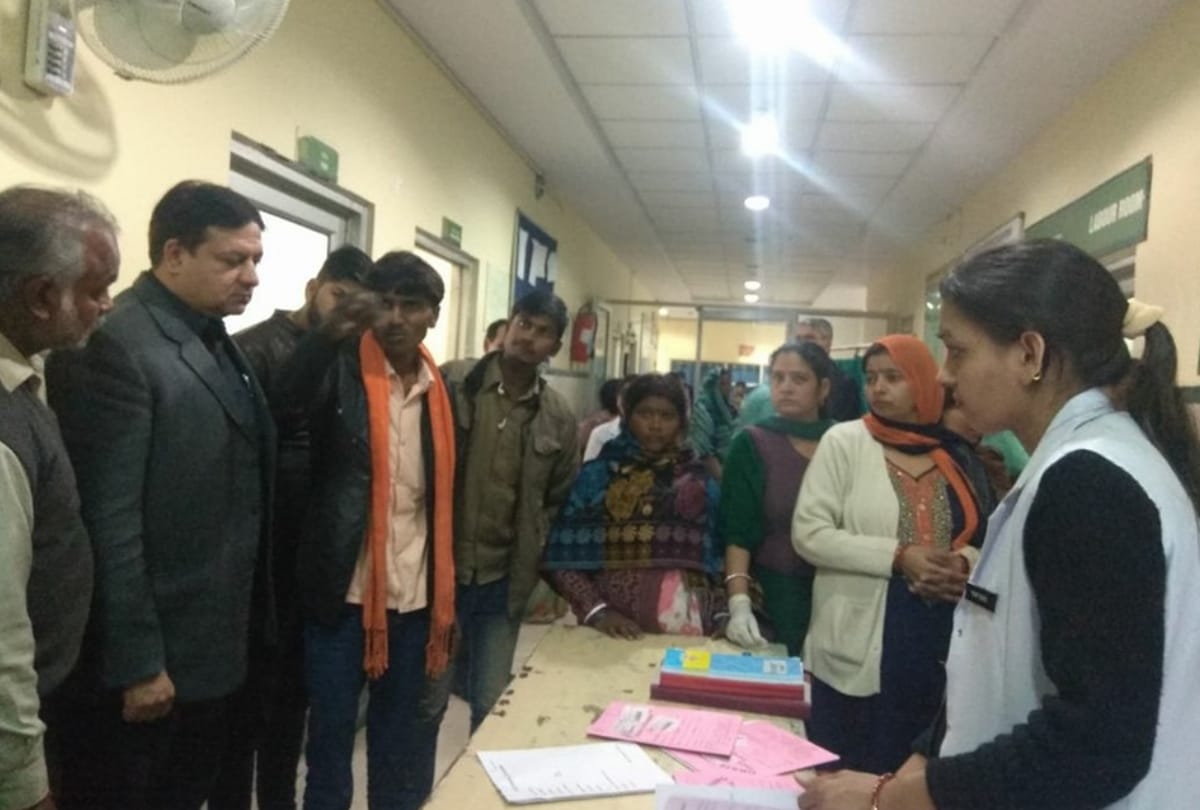 on not having aadhaar gurugram civic hospital send pregnant lady back, she deliver baby on road