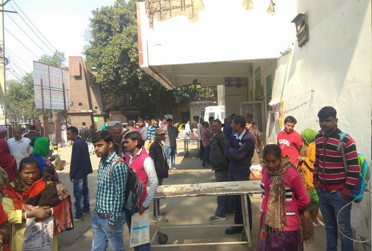 on not having aadhaar gurugram civic hospital send pregnant lady back, she deliver baby on road