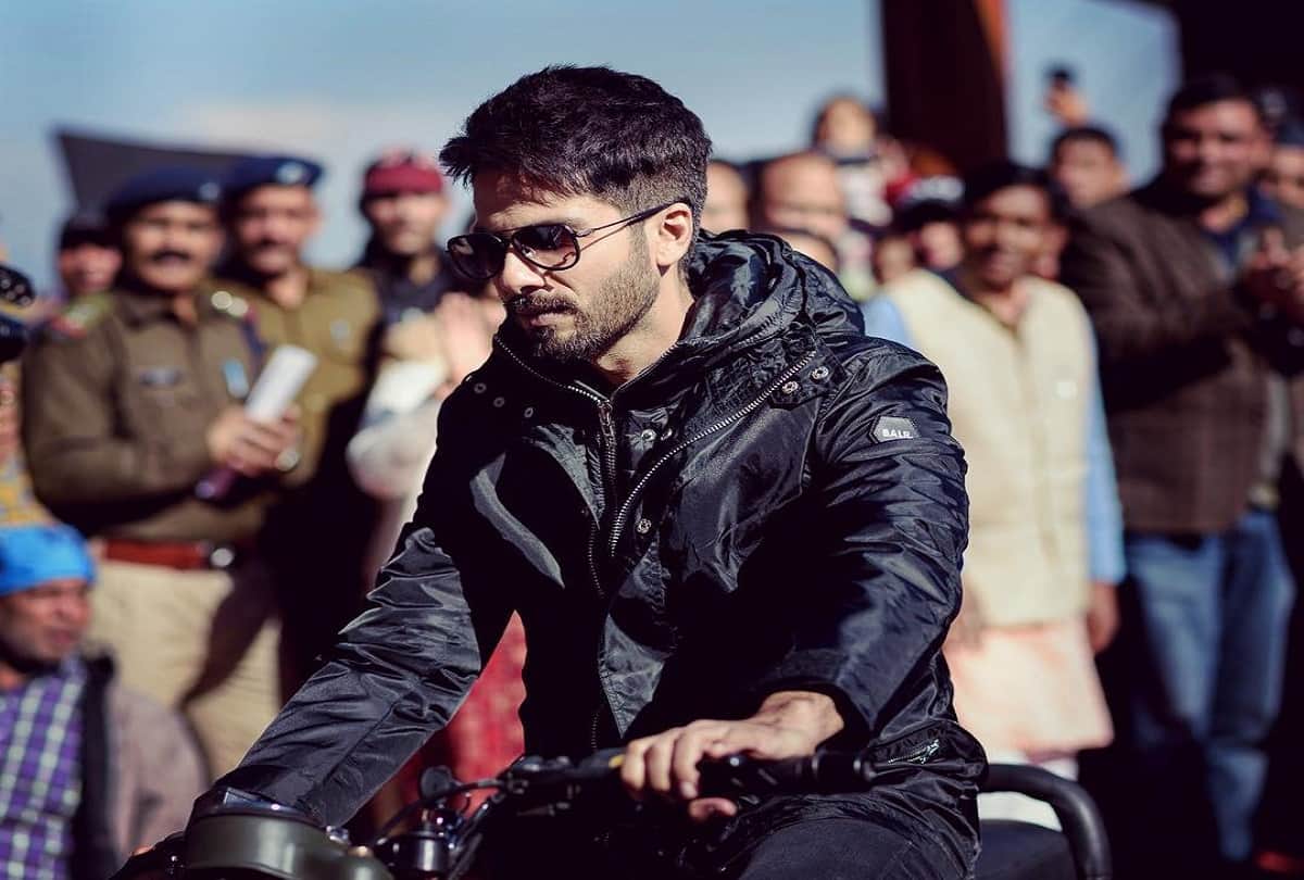 shahid kapoor stuck in big probleme from electricity theft