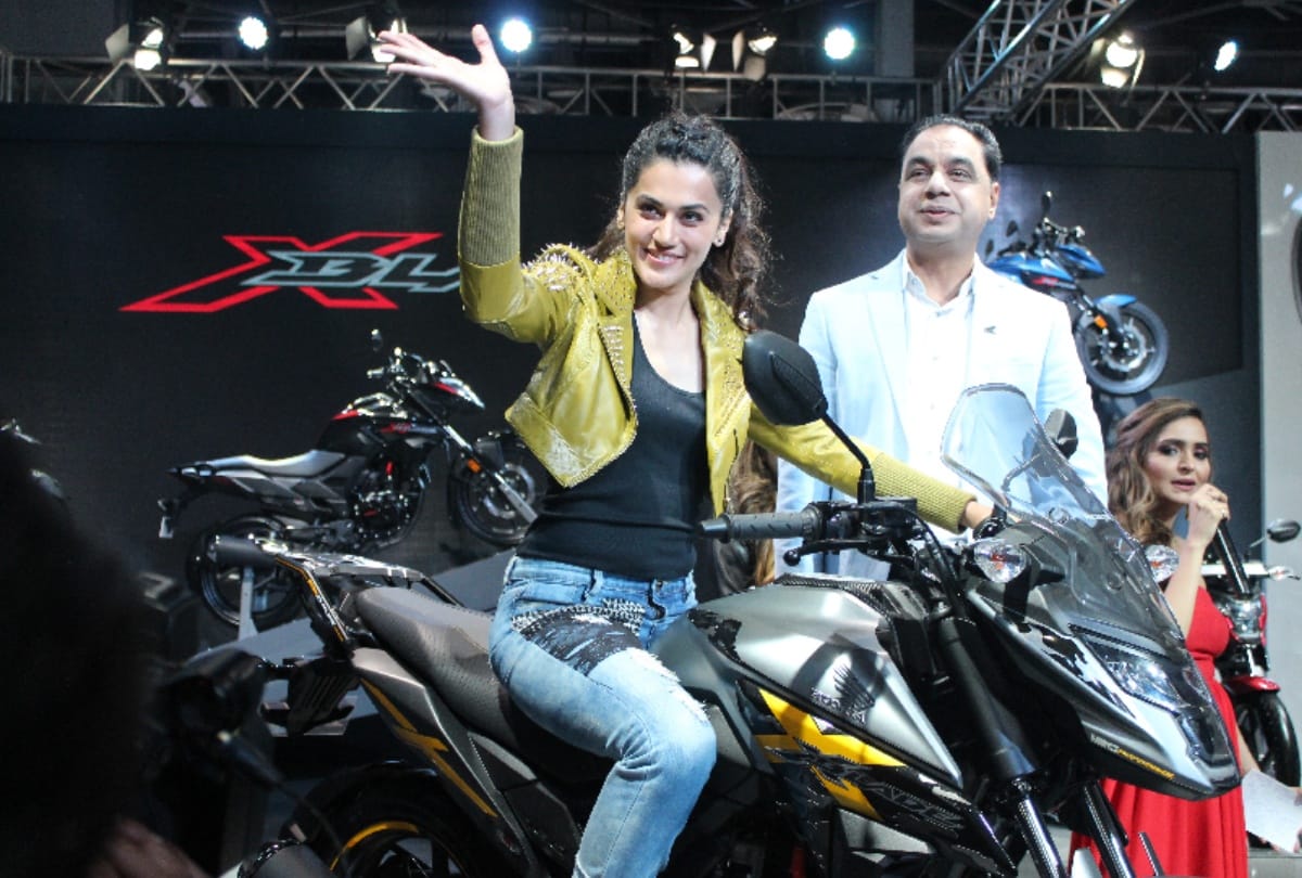 autoexpo 2018: taapsee pannu launched activa 5g
