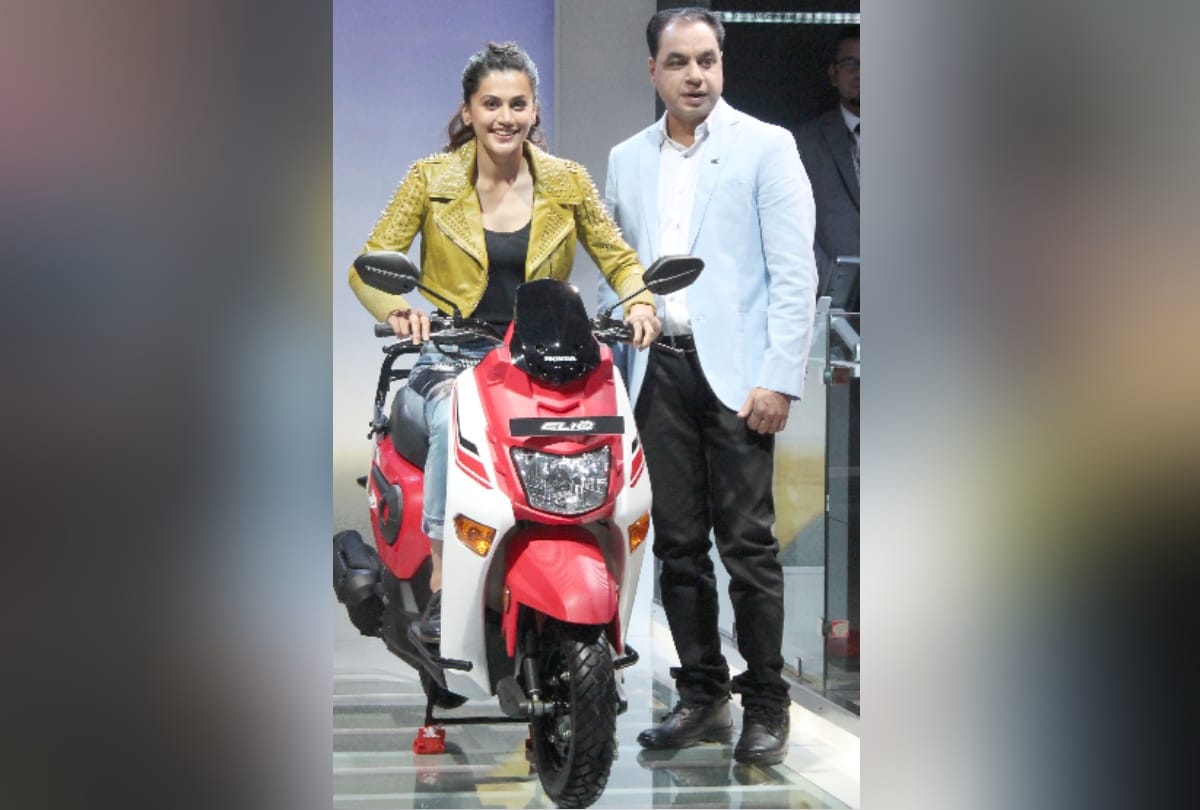 autoexpo 2018: taapsee pannu launched activa 5g