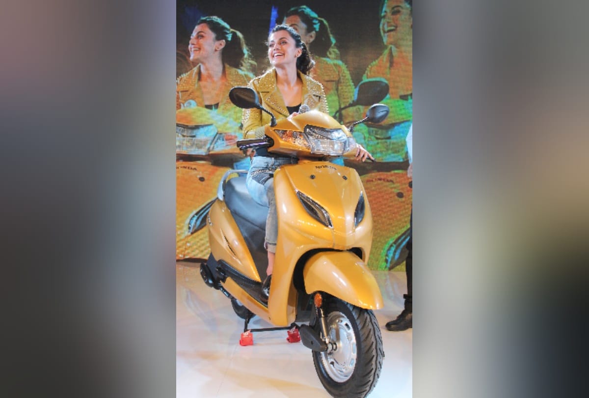 autoexpo 2018: taapsee pannu launched activa 5g