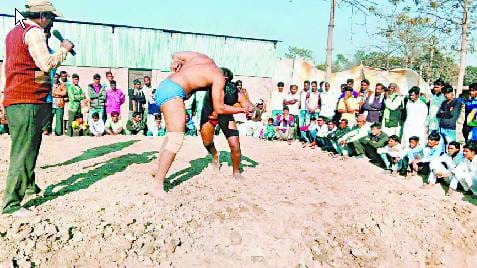 दंगल में पहलवानों ने दिखाए दमखम
