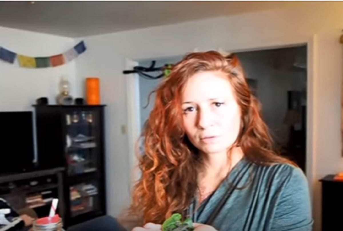 woman from california bought lettuce 3 inch lizard