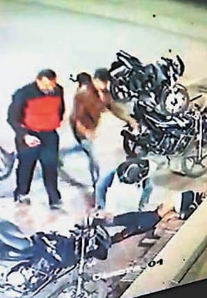 The Dalit student attacked the brickbats, reached the coma