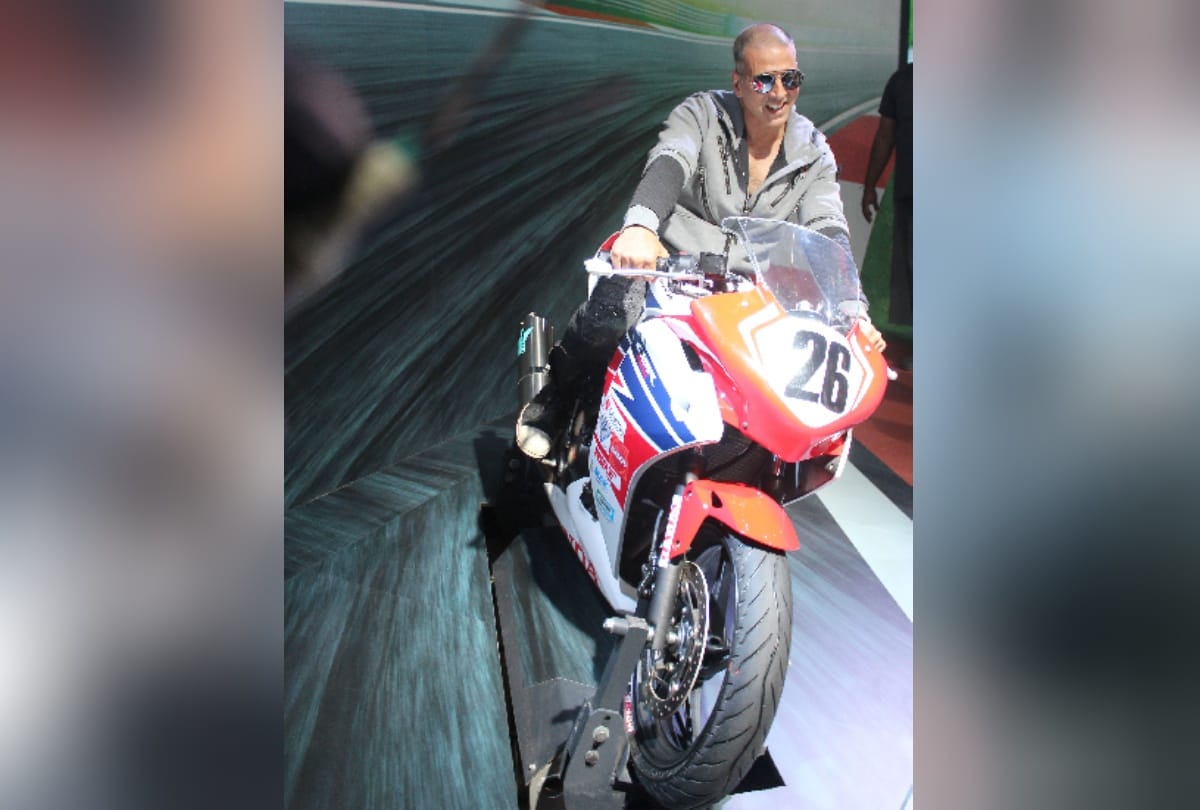 auto expo : akshay kumar came to advertise honda bikes