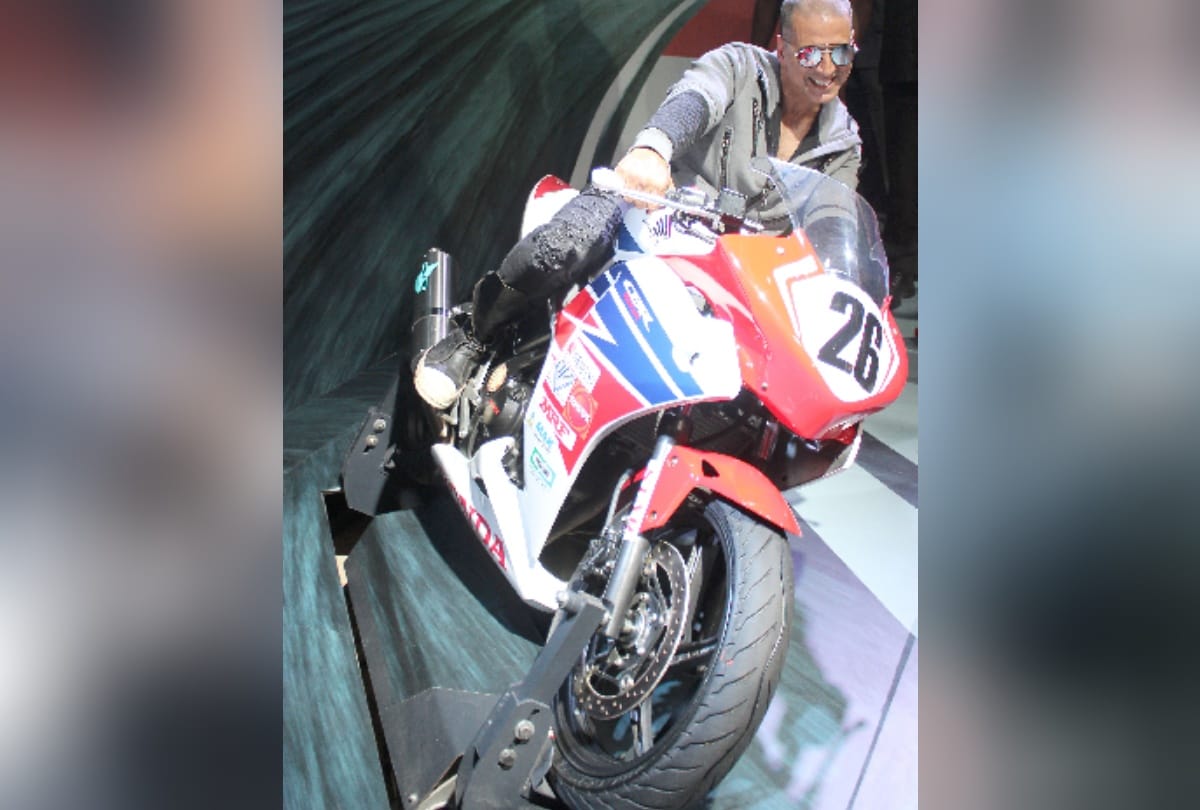 auto expo : akshay kumar came to advertise honda bikes