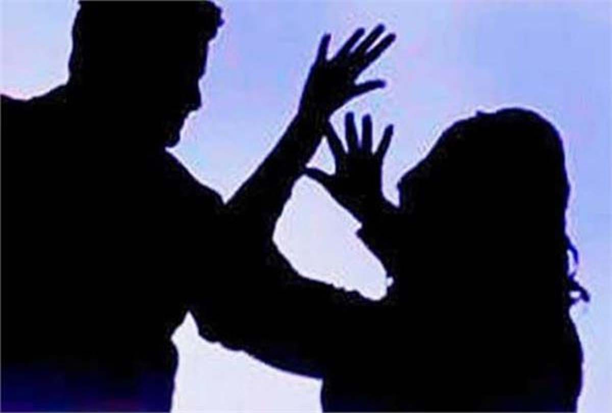Girl was beaten between the road