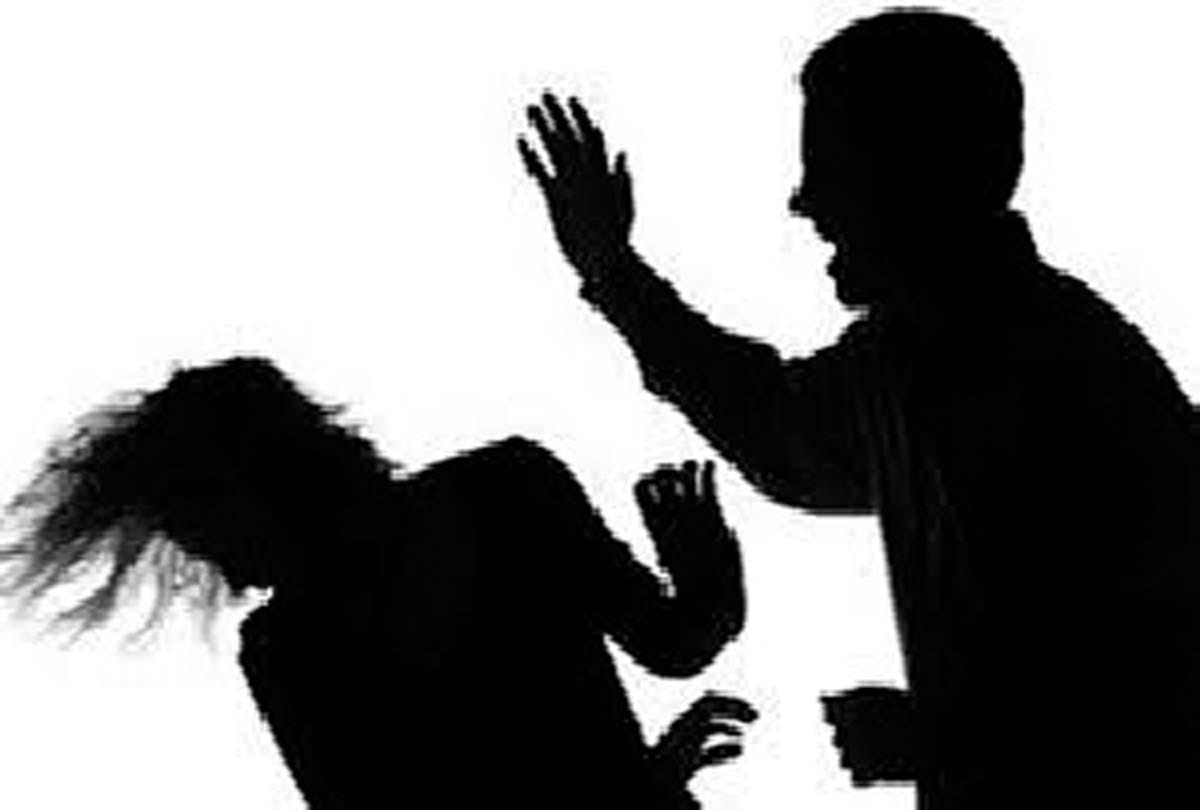 Girl was beaten between the road