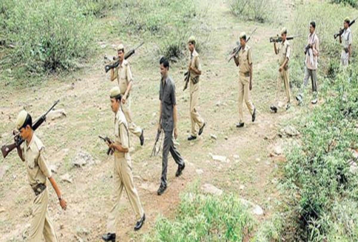 dacoit entered in villager's house and beaten them
