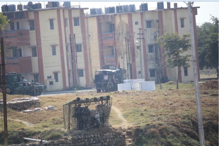 jammu sunjwan army camp attack, para commando and police on job 