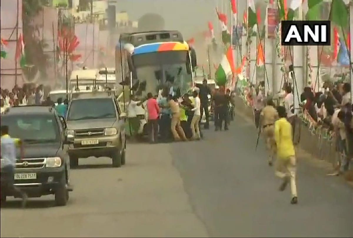 Black flags were shown at bus in which Congress President Rahul Gandhi 