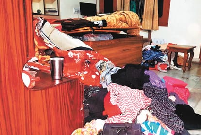 theft in Defense Ministry official's house, mohali news