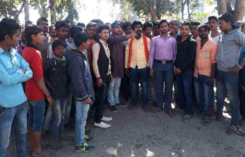 Temple land dispute charge, police station surrounded