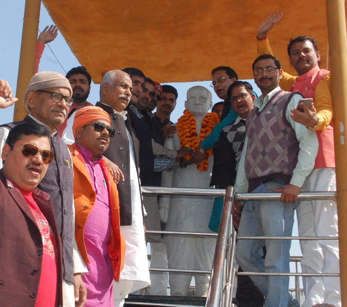 3 bjp workers in state cometie