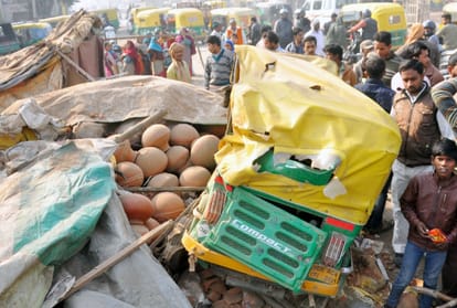 lady dead in accident and her daughter got injured