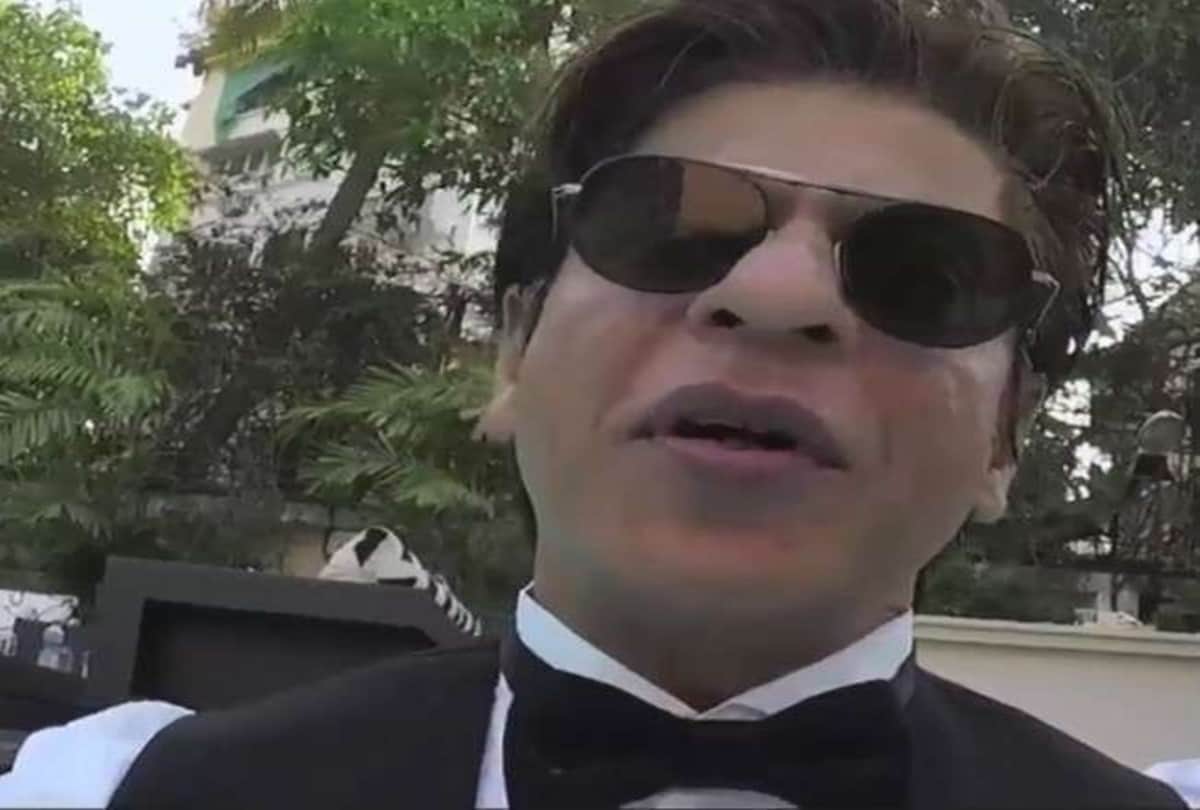 Shah Rukh Khan celebrates 33 million followers on Twitter by sharing underwater video