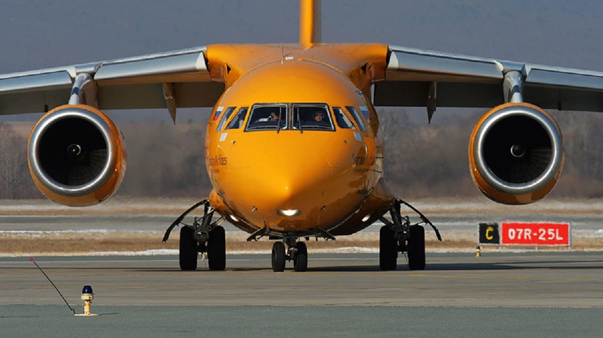 Russian Passenger plane carrying 71 CRASHES in Moscow 