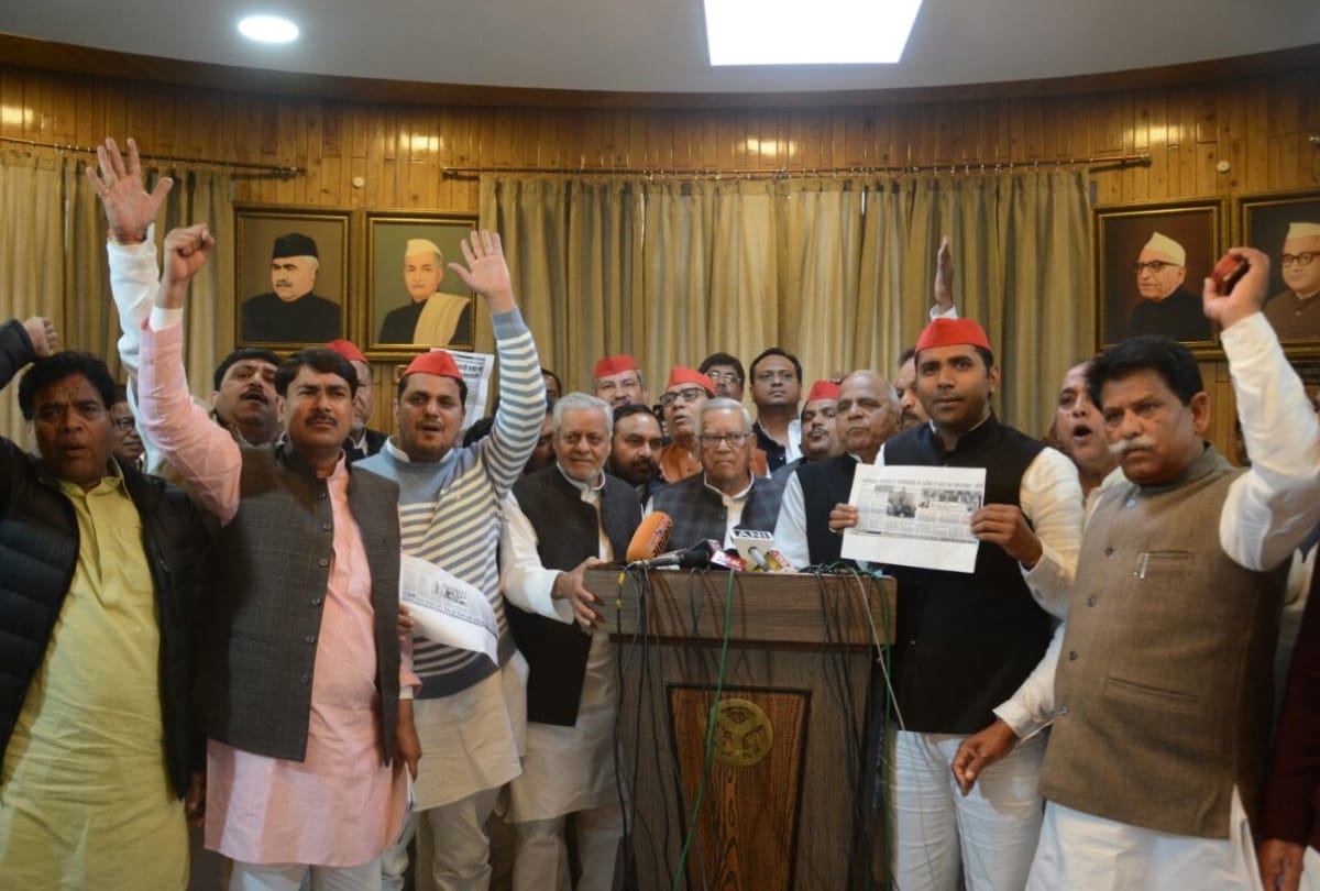 samajwadi part leader protest in up vidhan sabha on cm yogi comment 
