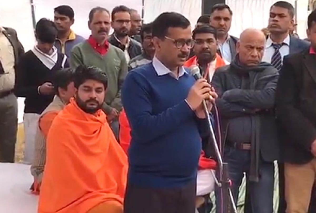 kejriwal and manoj tiwari reached at funeral of youtuber ankit saxena