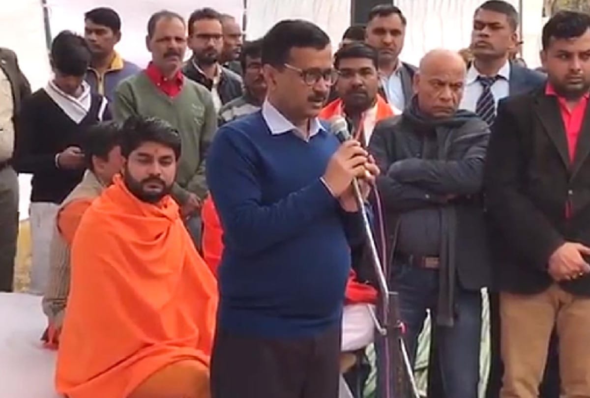 kejriwal and manoj tiwari reached at funeral of youtuber ankit saxena