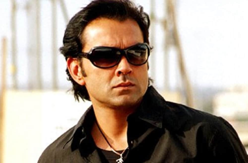 Did Bobby Deol And Twinkle Khanna Sun Bathing Made Akshay Kumar Uncomfortable