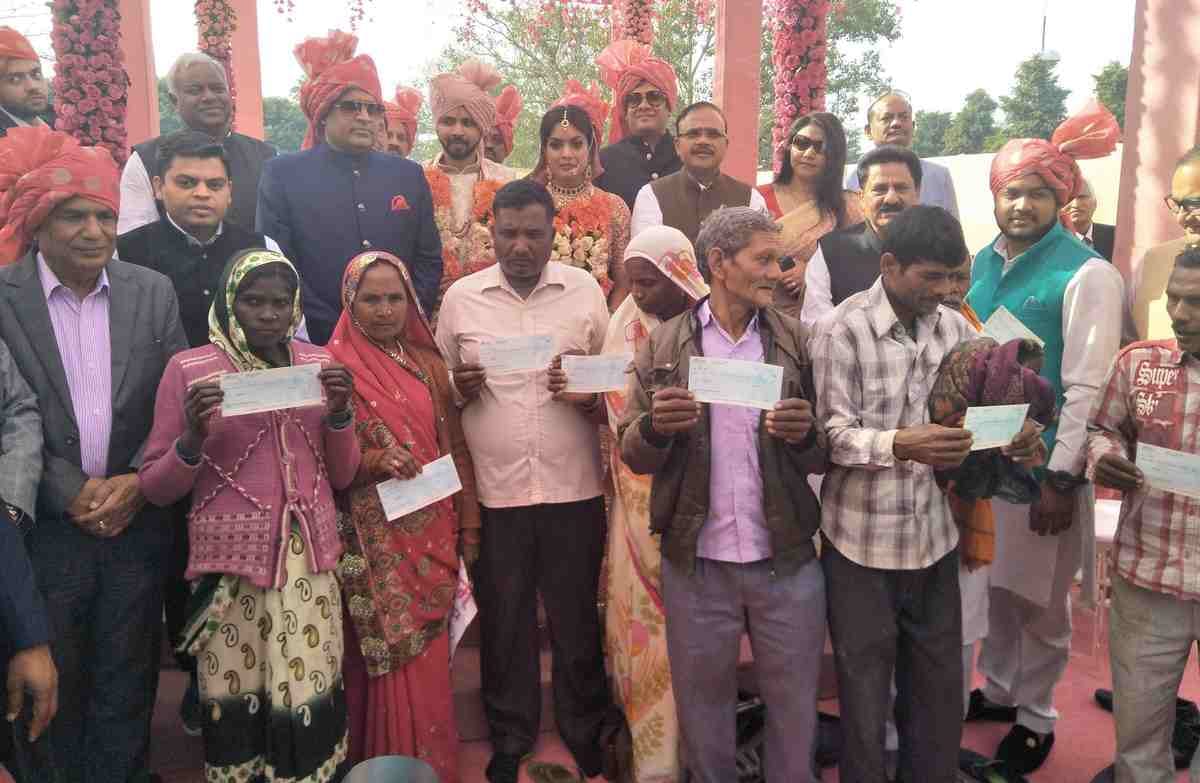 101 poor family got home in varanasi