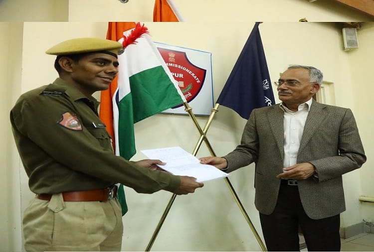 rajasthan police constable sitaram got special promotion by dgp galhotra, axis bank robbry case