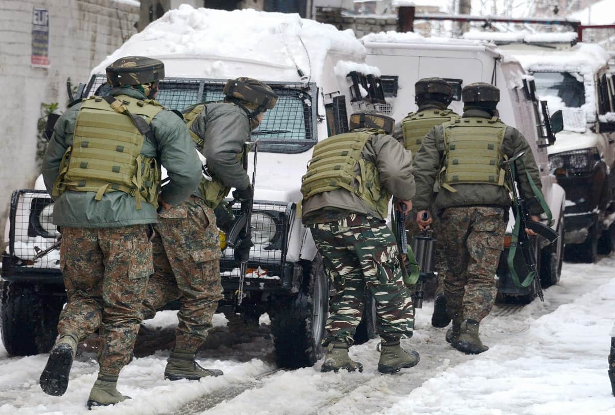 Jammu Kashmir: Encounter live between Indian soldiers and terrorists between heavy snowfall
