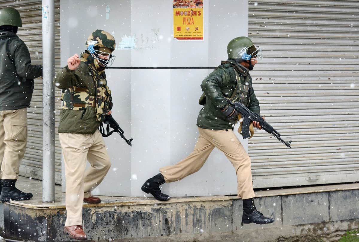 Jammu Kashmir: Encounter live between Indian soldiers and terrorists between heavy snowfall