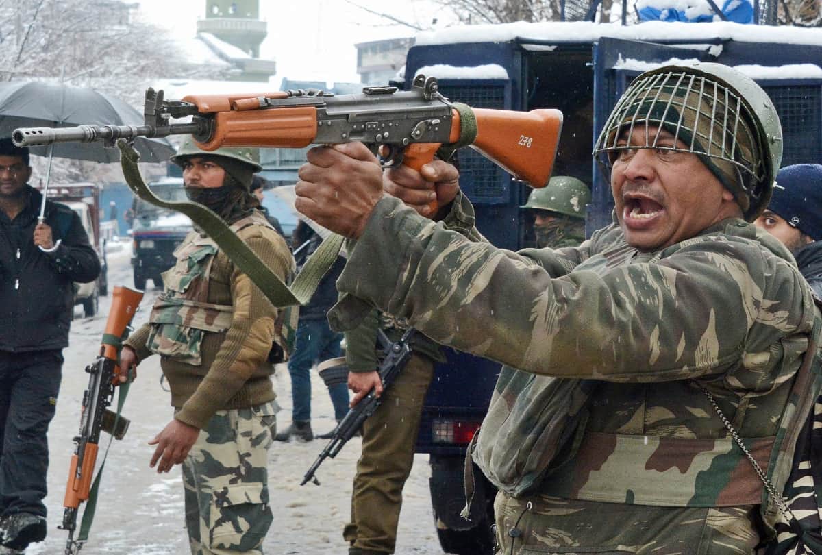 Jammu Kashmir: Encounter live between Indian soldiers and terrorists between heavy snowfall
