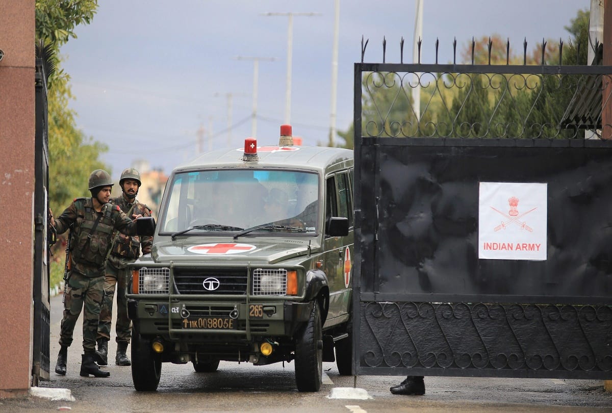 army helped pregnent women to reach hospital during snowfall and -7 degree temp in jammu kashmir